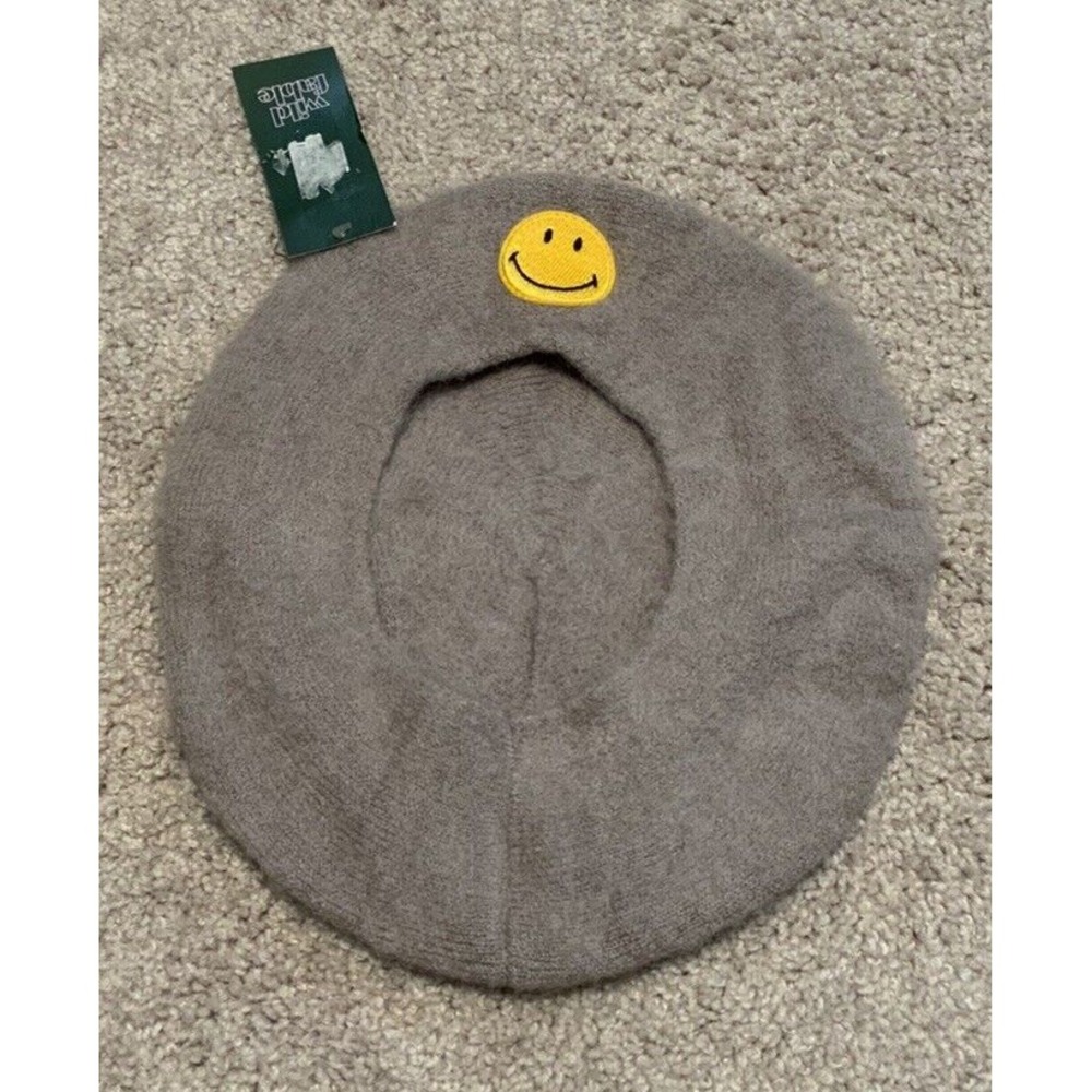 Wild Fable Women's Gray Smiley Face Icon Beret‎ Hat OS
